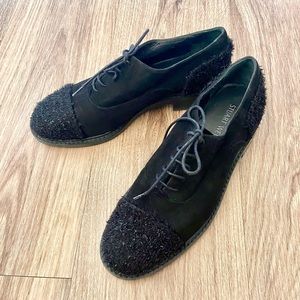 Stuart Weitzman Black Suede Laced Oxford Loafer Size 6.5